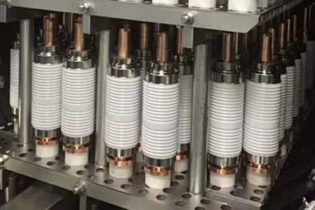 真空開關(guān)管產(chǎn)生操作過電壓的原因是什么？